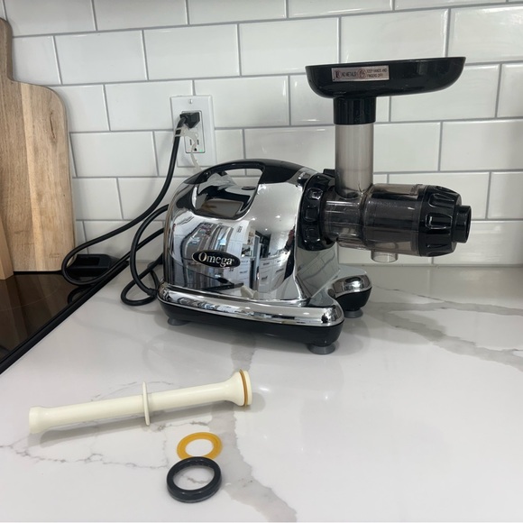 Omega 8006 Nutrition Center Juicer Cold Press Masticating Tested Works READ - Picture 5 of 17